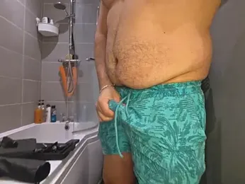 CloudyMuscleBeefy webcam model stream image