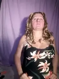 FameLara webcam model stream image