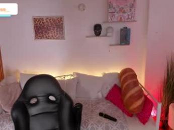 maeeve_ webcam model stream image