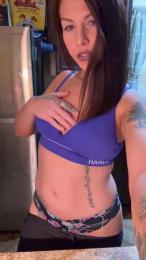 TastyCaroline93 webcam model stream image