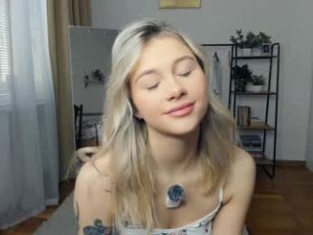 glossybabe_ webcam model stream image