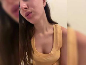 Hot-lina webcam model stream image