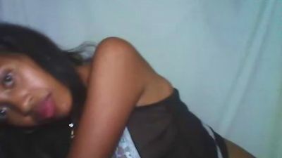 Louinah webcam model stream image