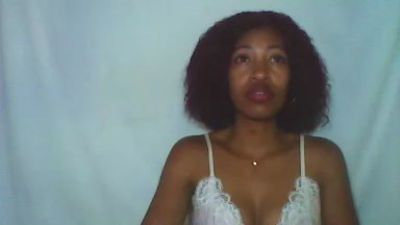 Louinah webcam model stream image