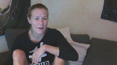 xcYola webcam model stream image