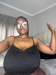 Bustygoddess32 webcam model stream image