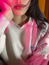 Uyennii02 webcam model stream image