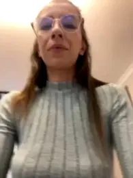 LunaWills_ webcam model stream image