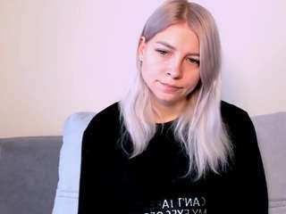 kristihoward webcam model stream image