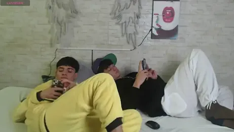 axel_milo_kairo_and_noa webcam model stream image