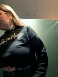 Teya_moon_ webcam model stream image