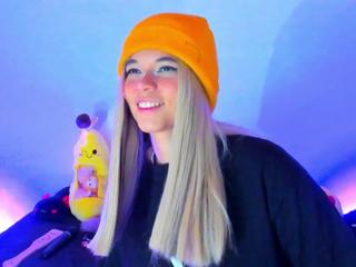 Scarlet Bridge webcam model stream image