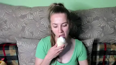 MaggieCake webcam model stream image