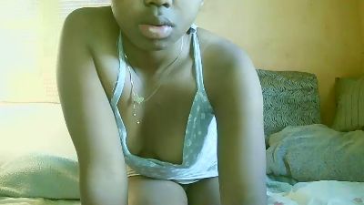 Pounie_aurie webcam model stream image