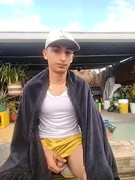 Dani22cmhot webcam model stream image