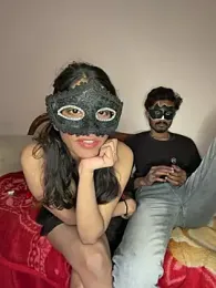 Lovebirdss webcam model stream image