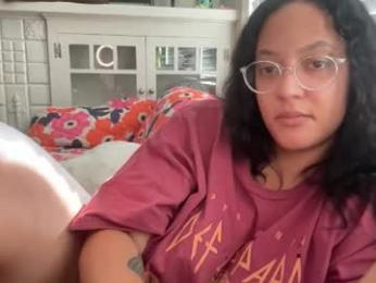 dreamyriri webcam chaturbate model stream image