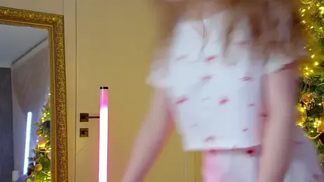 SelinSwarovski webcam model stream image