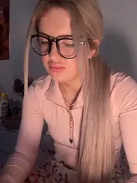 Holly-Glamour webcam model stream image