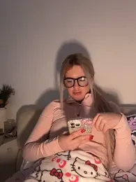 Holly-Glamour webcam model stream image