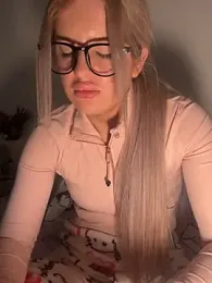 Holly-Glamour webcam model stream image