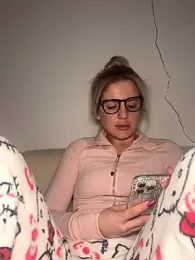 Holly-Glamour webcam model stream image