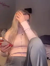 Holly-Glamour webcam model stream image