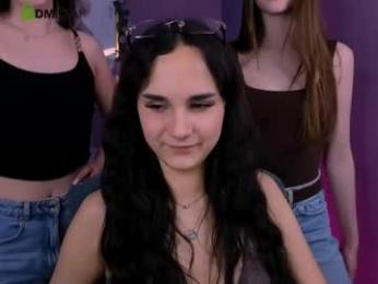 flora_ri webcam chaturbate model stream image