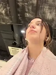 DollyTall webcam model stream image