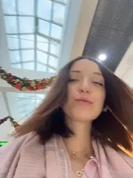 DollyTall webcam model stream image