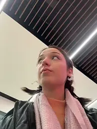 DollyTall webcam model stream image