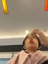 DollyTall webcam stripchat model stream image