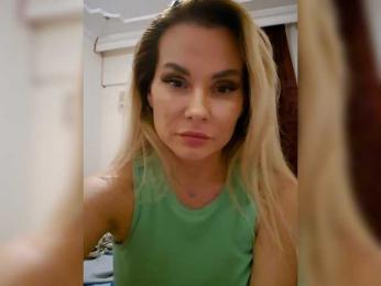 malika2025 webcam model stream image