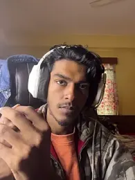 RavenKisses webcam model stream image