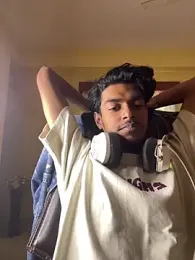 RavenKisses webcam model stream image