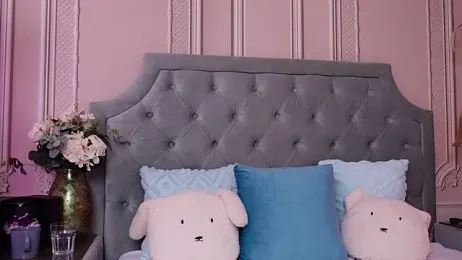 LucyAddison webcam model stream image