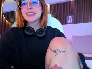 emily-white9 webcam model stream image