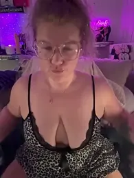 CurvyAnonymousGirl89 webcam model stream image