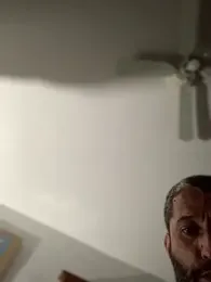 Calientesensible webcam model stream image