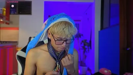 taichi_bluy webcam stripchat model stream image