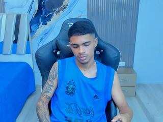 Riccie Pezzutti webcam model stream image