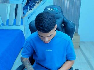 Riccie Pezzutti webcam model stream image