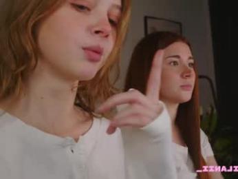 freckle_diyana webcam model stream image