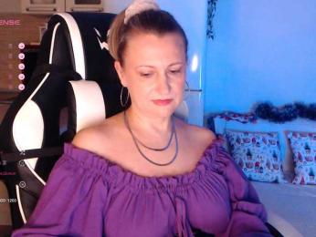 LoveSuperGerl webcam model stream image