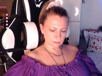 LoveSuperGerl webcam model stream image