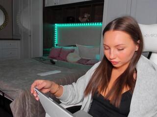 Izzy Lush webcam model stream image