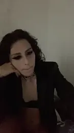 pinkyves webcam model stream image