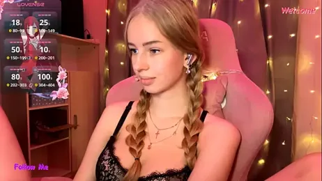 LunaCrave webcam model stream image