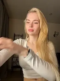 Vladamais webcam model stream image