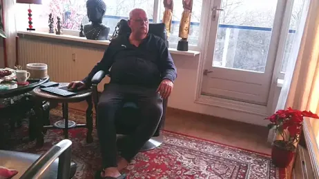 Exhib070 webcam model stream image